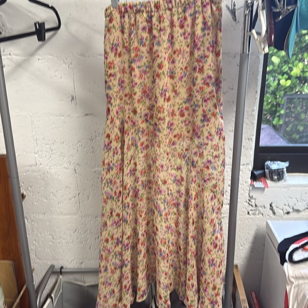 Zara NWT Floral Skirt - Long Like New Creme Colored Maxi Skirt - Size Small